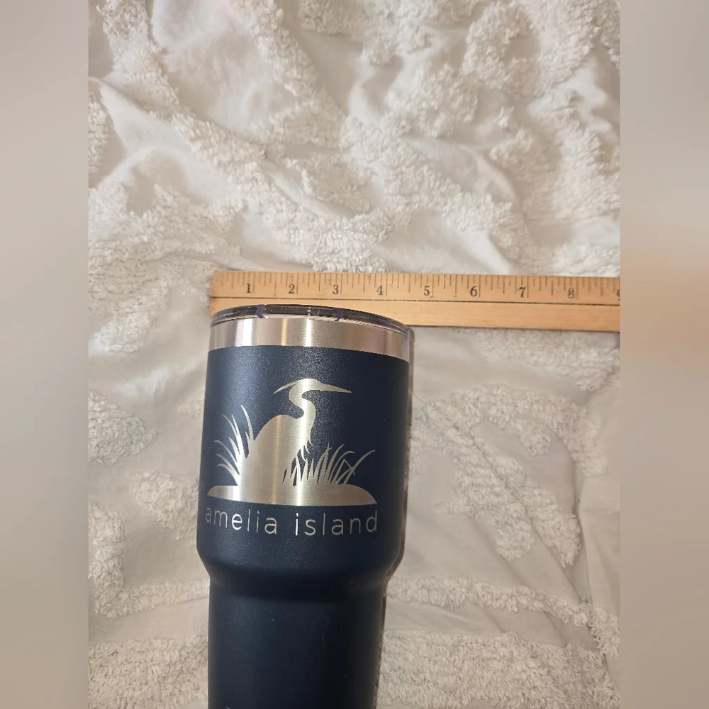 YETI Dark Blue Tumbler with Silver Design Amelia Island Heron NWT - Picture 3 of 13